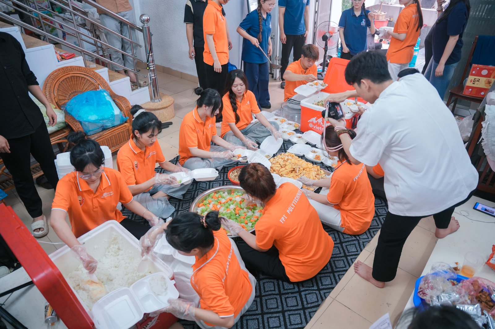 2.000 suất cơm nghĩa tình tại Bệnh viện K — ảnh 1