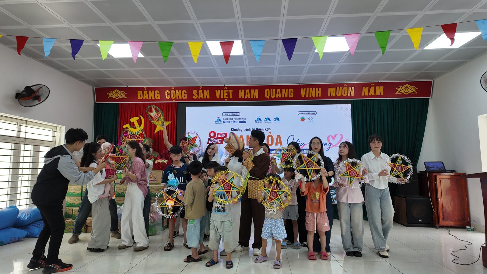 Hình ảnh hoạt động của Cộng đồng Thiện nguyện MIFU