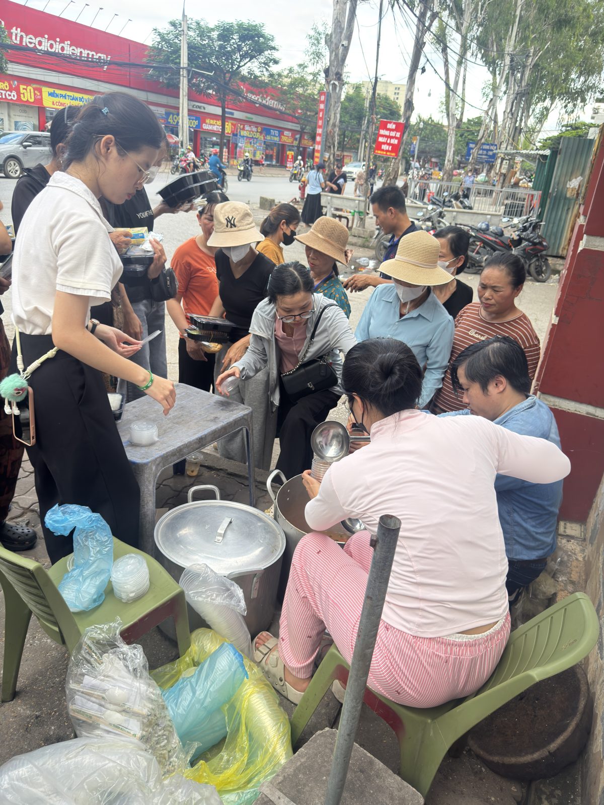 Hình ảnh hoạt động của Cộng đồng Thiện nguyện MIFU