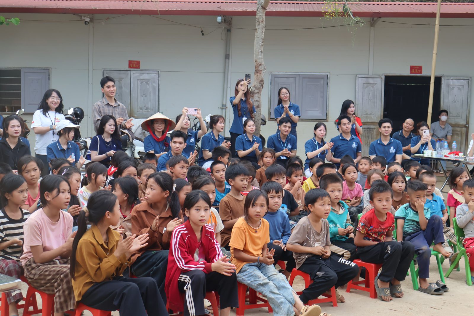 Hình ảnh hoạt động của Cộng đồng Thiện nguyện MIFU