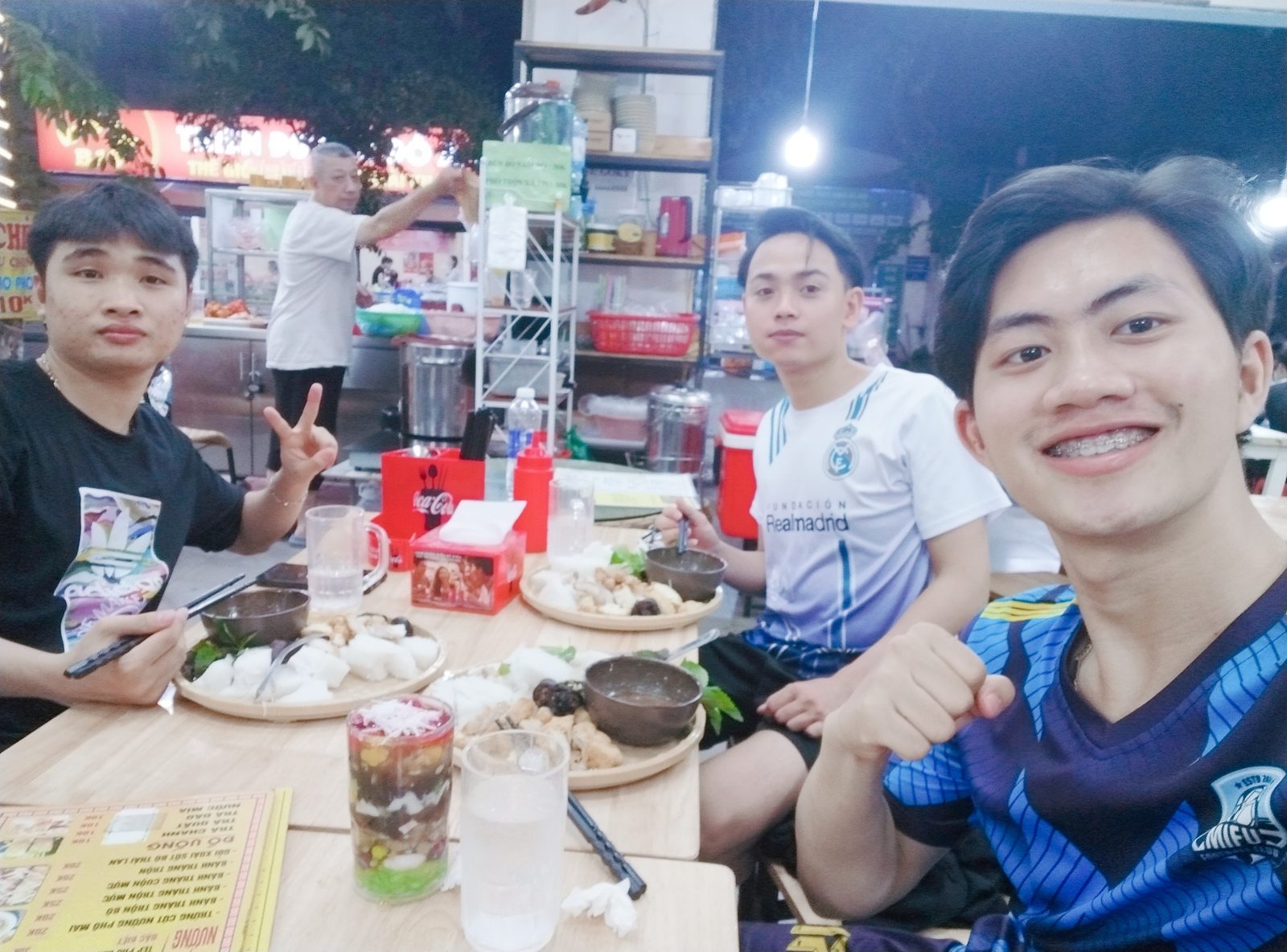 Hình ảnh hoạt động của Cộng đồng Thiện nguyện MIFU