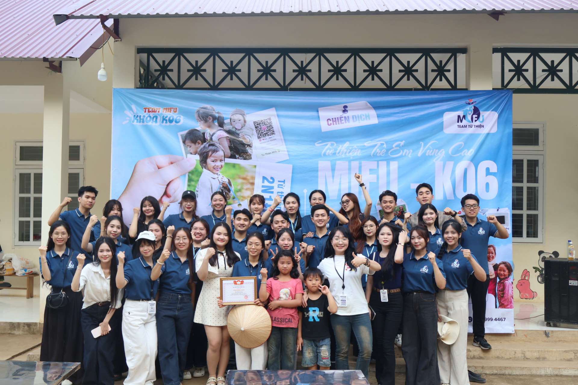 Tập thể tình nguyện viên Cộng đồng Thiện nguyện MIFU
